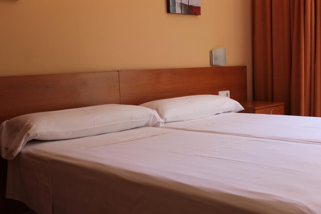 Hostal Cal Siles El Prat de Llobregat Rum bild
