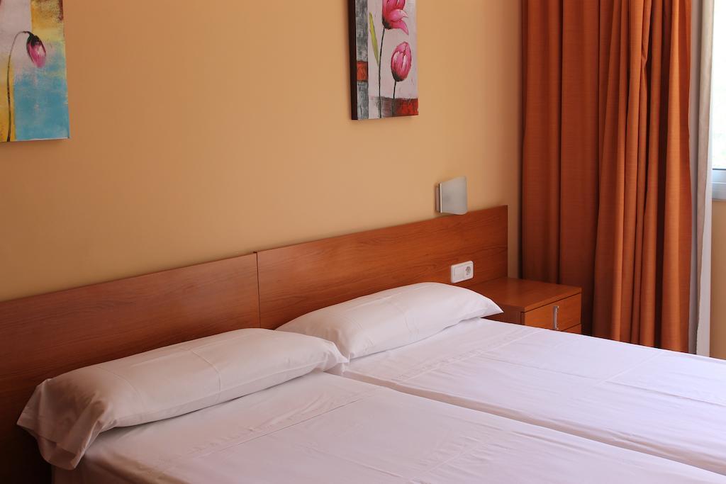 Hostal Cal Siles El Prat de Llobregat Rum bild