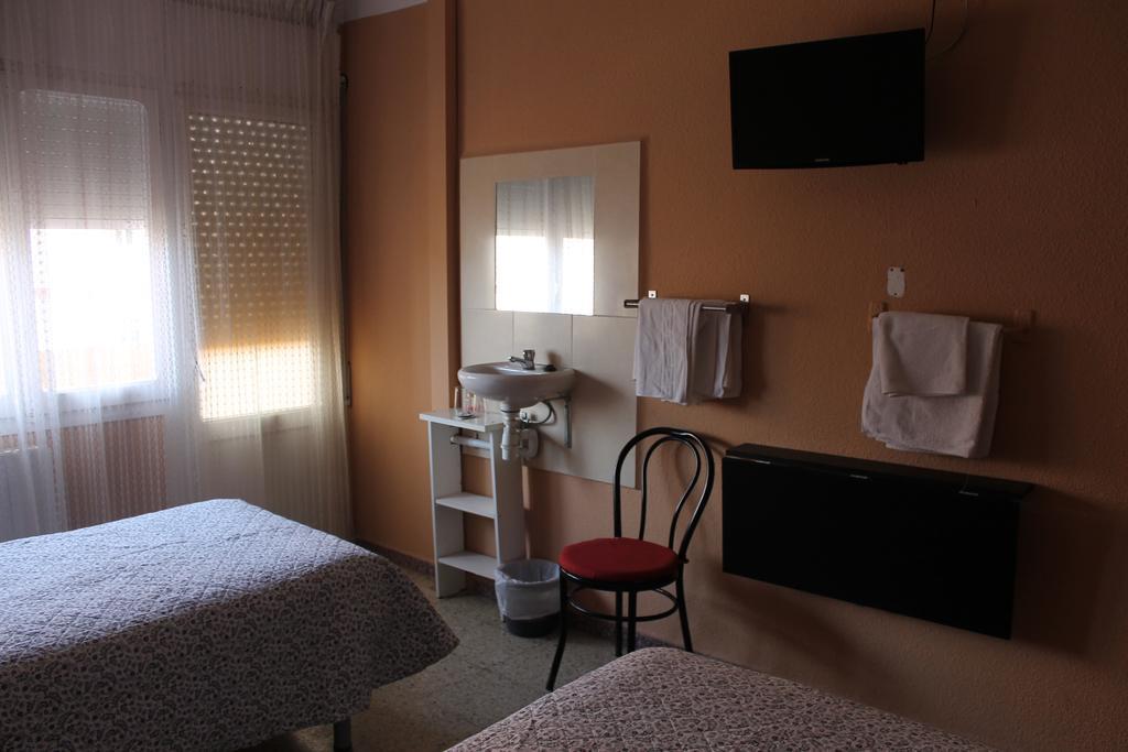 Hostal Cal Siles El Prat de Llobregat Exteriör bild