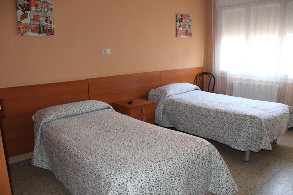 Hostal Cal Siles El Prat de Llobregat Exteriör bild