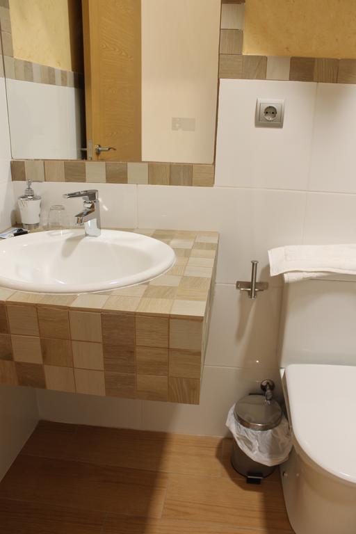 Hostal Cal Siles El Prat de Llobregat Exteriör bild