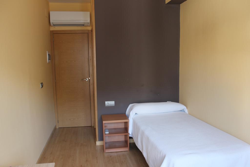 Hostal Cal Siles El Prat de Llobregat Exteriör bild