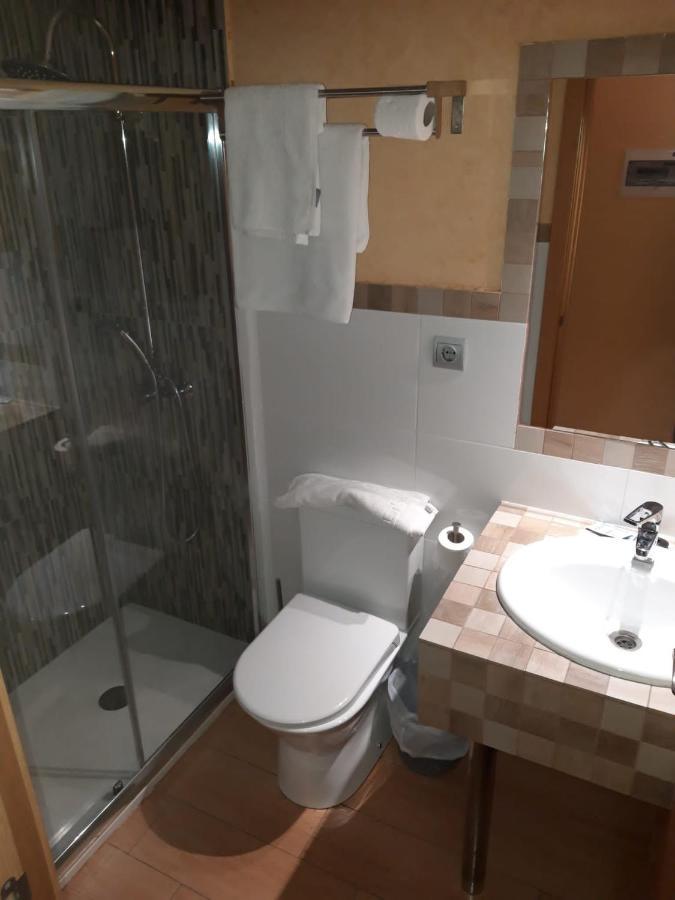 Hostal Cal Siles El Prat de Llobregat Exteriör bild