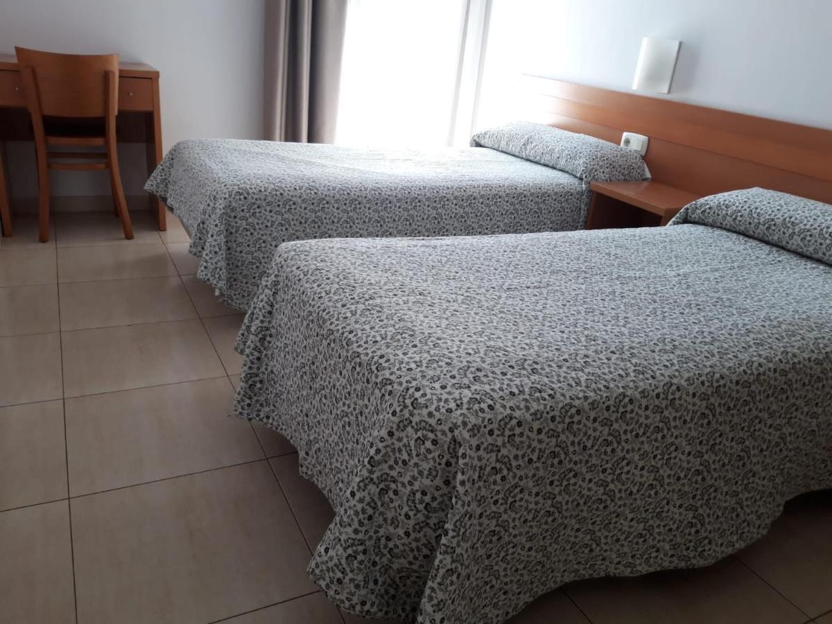 Hostal Cal Siles El Prat de Llobregat Exteriör bild