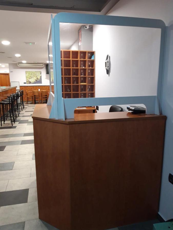 Hostal Cal Siles El Prat de Llobregat Exteriör bild