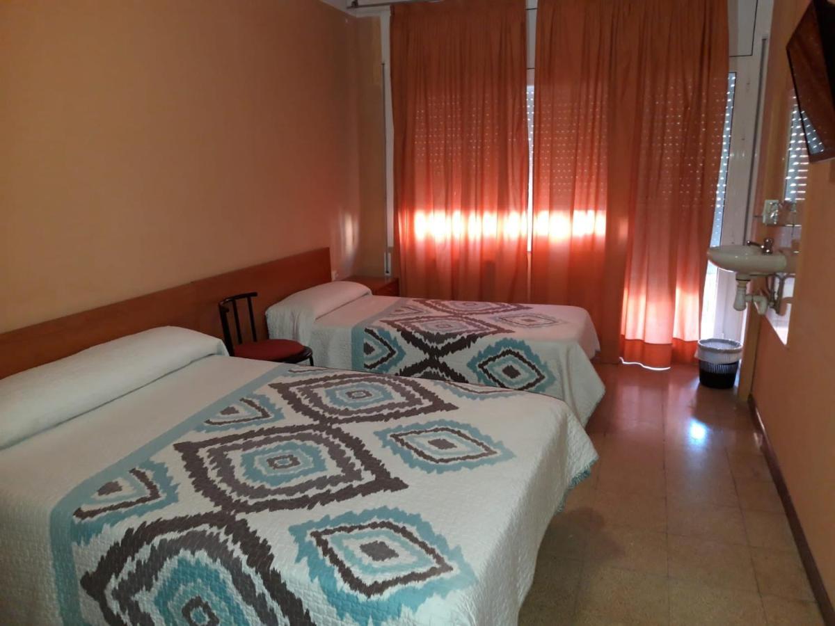 Hostal Cal Siles El Prat de Llobregat Exteriör bild